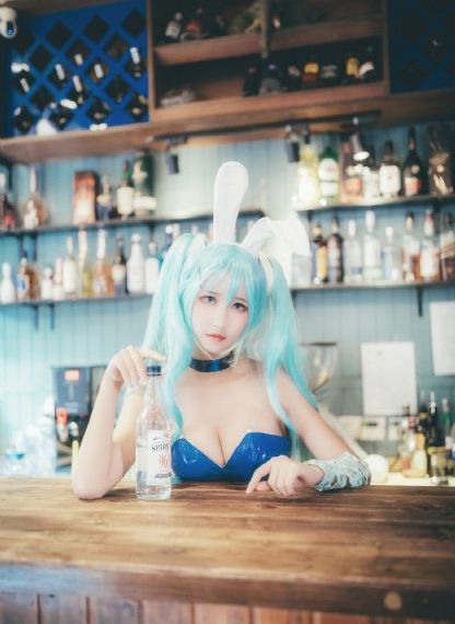 男人狂揉吃奶胸视频