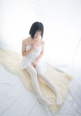 办公室的超短裙女教师