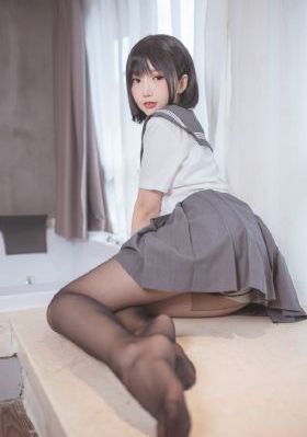 年轻的女秘书